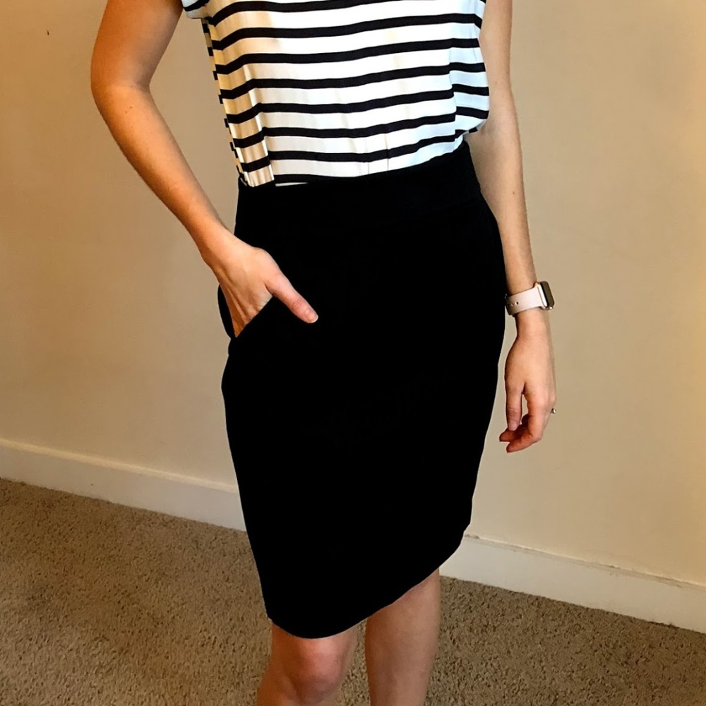 Black pencil skirt with pockets